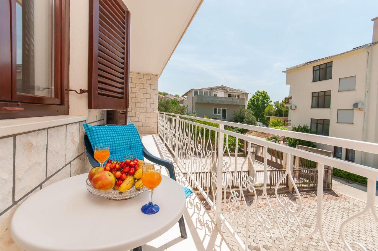 Apartments Ricina Дуги-Рат Экстерьер фото