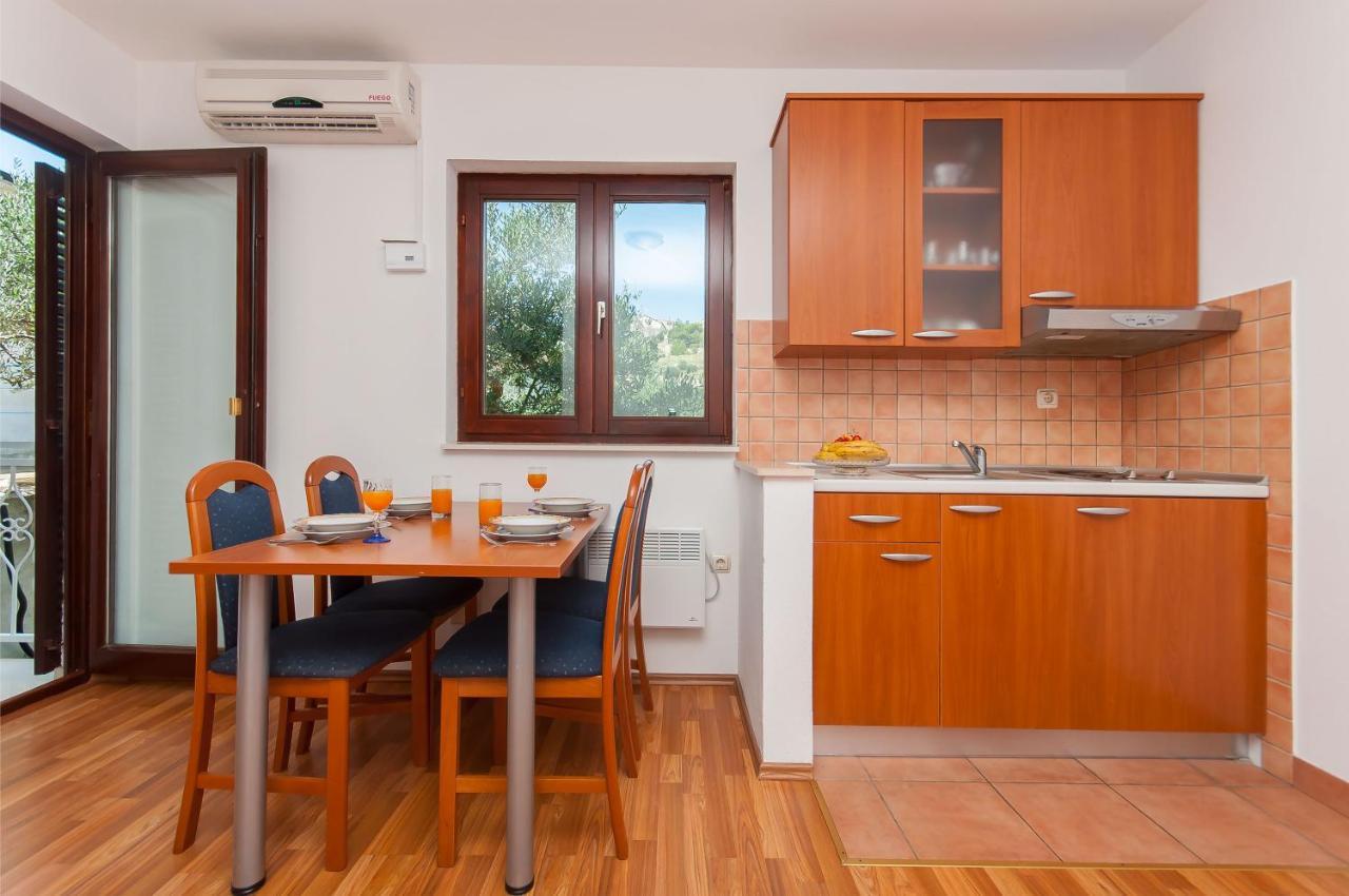 Apartments Ricina Дуги-Рат Экстерьер фото