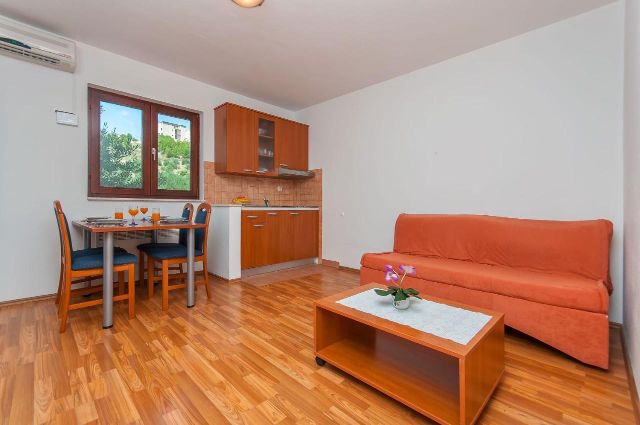 Apartments Ricina Дуги-Рат Экстерьер фото